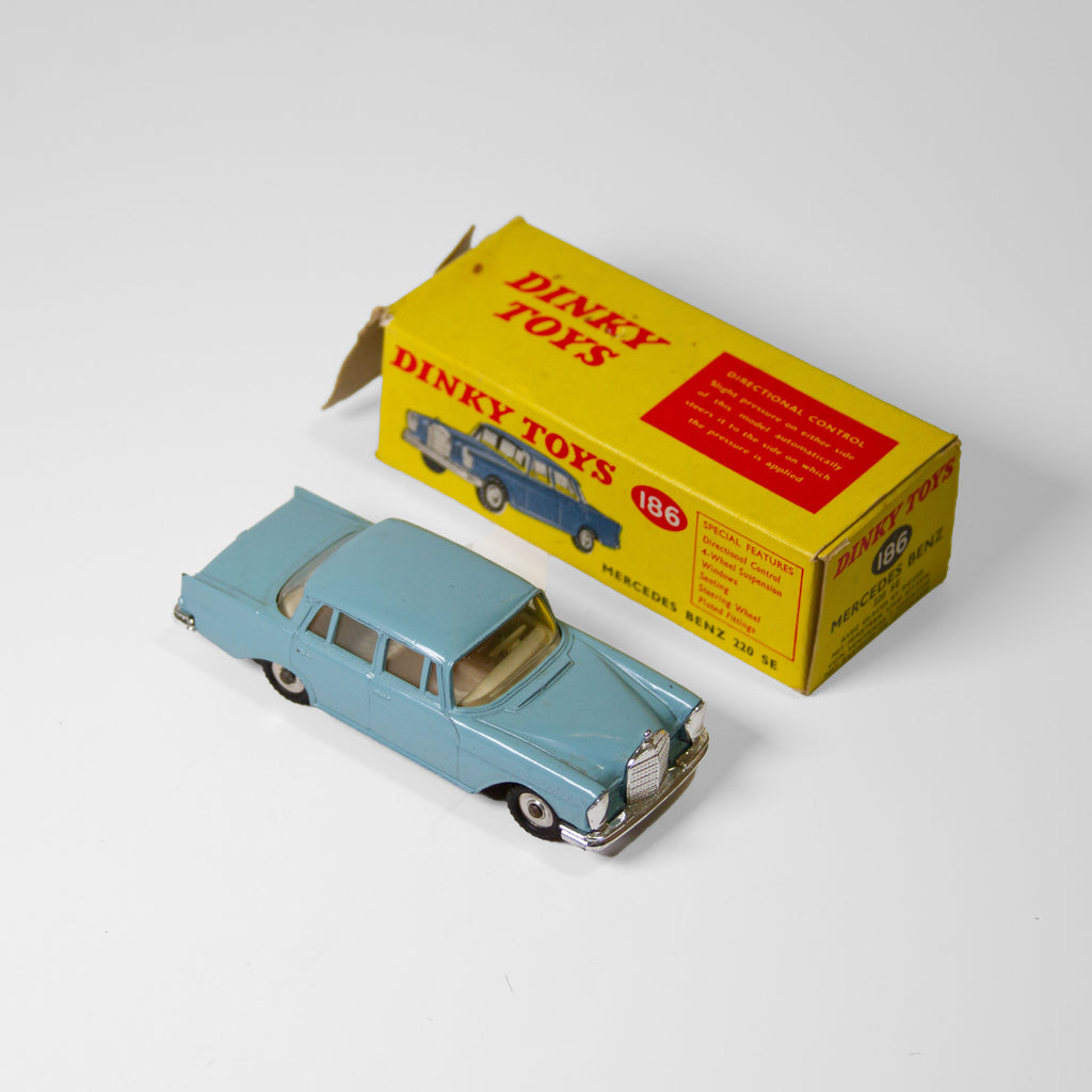 Dinky Toys No. 186 Mercedes-Benz 220 SE, England, 1961–1966